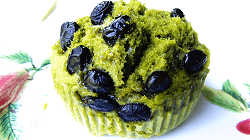 Convenience store's black beans and matcha-flavored rice flour sweet bread
