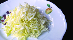 Hand-cut shredded cabbage (sengiri)
