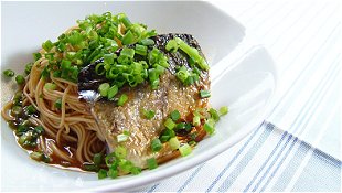 Grilled Atlantic Mackerel with Thin White Noodles