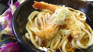 Thick White Noodles with Shrimp Tempura