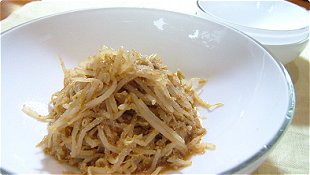 Bean Sprouts with Sesame Seed Dressing