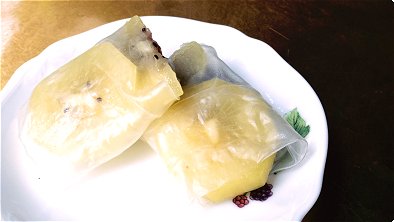 Spring Roll with Kiwi Fruit & Mashed Sweetened Red Bean Paste
