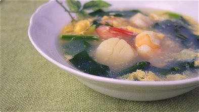 Soup with Beaten Egg, Seafood & Spinach