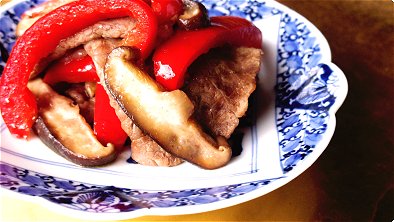 Seared Beef, Bell Pepper & Shiitake Mushrooms with Soy Sauce