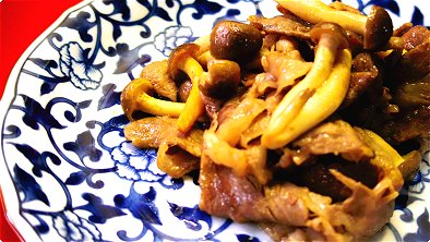 Seared Beef & Shimeji Mushroom with Curry Powder & Soy Sauce