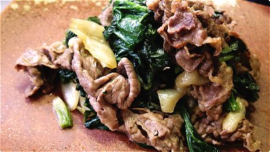 Sauteed Beef, Spinach & Onion with Soy Sauce