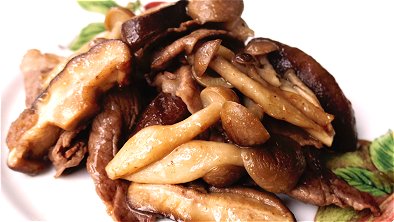 Seared Beef, Shimeji & Shiitake Mushrooms with Soy Sauce