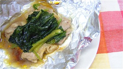 Japanese-Style Chicken with Spinach Baked in Foil