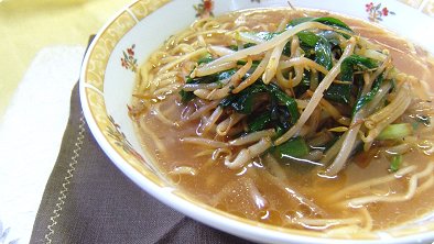 Ramen with Sauteed Garlic Chives & Bean Sprouts