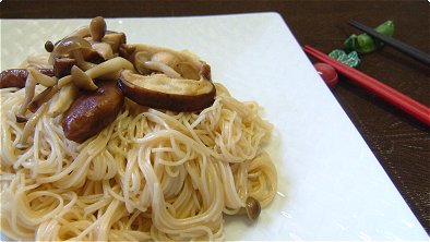 Fried Thin White Noodles with Mushrooms