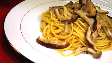 Japanese-Style Mushrooms Peperoncino