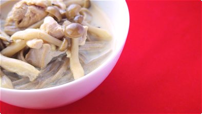 Soy Milk Soup with Buckwheat Noodles, Chicken & Shimeji Mushrooms 