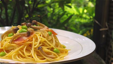 Spaghetti with Green Soybeans & Bacon