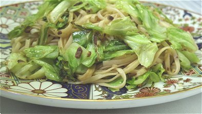 Fried Thick White Noodles with Anchovies