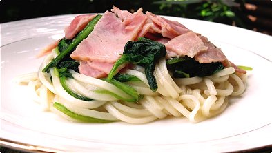 Fried Thick White Noodles with Bacon and Spinach