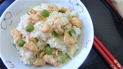 Mixed Glutinous Rice with Seared Ground Chicken & Green Peas
