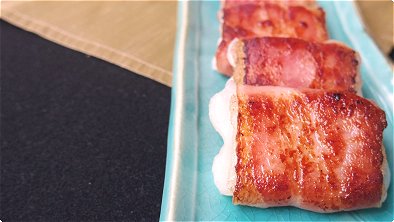 Rolled Rice Cakes with Bacon