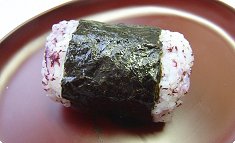 Shiso-furikake no onigiri