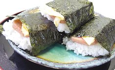 Pōku-tamago onigiri