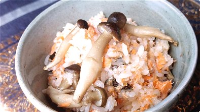 Salmon & Shimeji Mushrooms Seasoned Rice