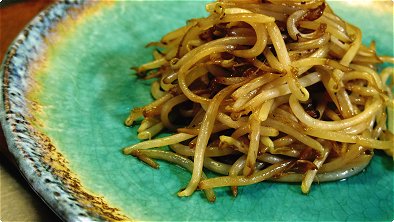 Sauteed Bean Sprouts with Soy Sauce