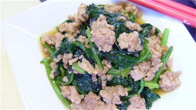 Braised Spinach & Ground Meat with Sticky Sauce