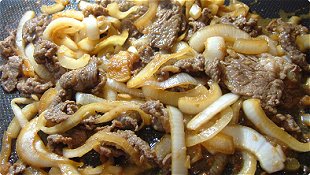 Towada-Style Pan–Broiled Beef Belly & Onion