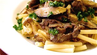 Braised Beef & Mushrooms with Curry Cream Macaroni