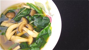 Spinach & Shimeji Mushroom Soup