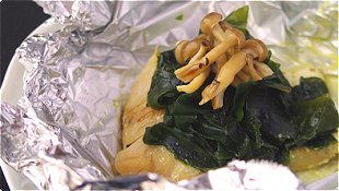 Japanese-style Cod Baked with Wakame ＆Shimeji Mushrooms in Foil