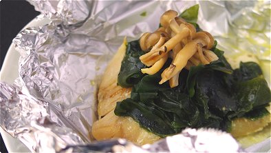J-Simple Recipes | Japanese-style Cod Baked with Wakame ＆Shimeji Mushrooms in Foil