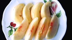 Cut white peach