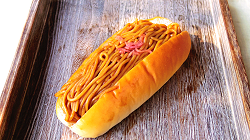 Shop's yakisoba in bun