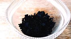 Dried wakame