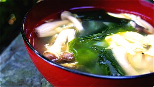 Wakame, Beaten Egg & Shimeji Soup