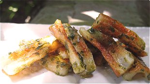 Tube-Shaped Fish Paste Tempura with Green Laver (Ao-nori) & Curry Powder