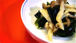 Vinegared Wakame & Shimeji Mushrooms