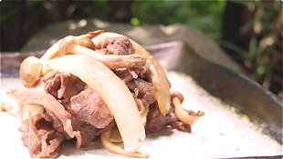 Sauteed Beef, Onion & Shimeji Mushrooms with Soy Sauce