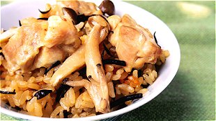 Chicken, Hijiki & Shimeji Mushrooms Seasoned Rice