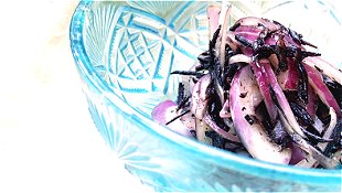 Red Onion & Hijiki Salad